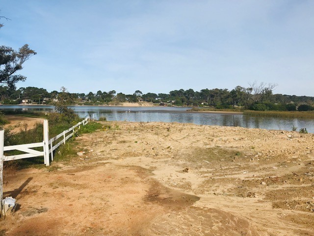 Excelente terreno sobre la laguna en La Barra